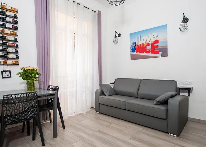 Nice Centre Flat - Modern, Quiet And Brand New